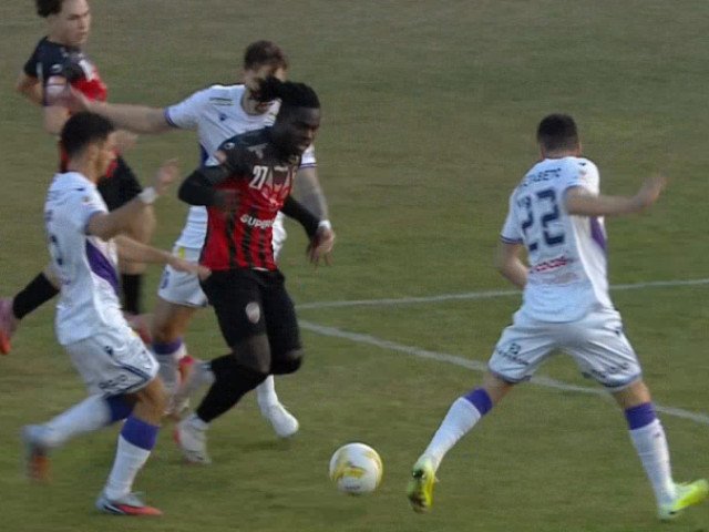 Gloria Bistrița obține o victorie importantă în Argeș, în timp ce Universitatea Craiova și CFR Luptă pentru un loc în semifinale Într-o etapă plină de tensiune, echipa Gloria Bistrița a reușit să obțină o victorie crucială în deplasare împotriva celor de la Argeș, scor 1-0, într-un meci din liga a doua