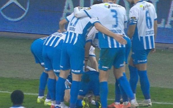 Universitatea Craiova a suflat prima bătălie a playoff-ului, reușind o victorie clară și convingătoare în fața celor de la CFR Cluj, scor 3-1, într-un meci incitant și plin de emoții, ce a avut loc sâmbătă seara pe terenul oltenilor