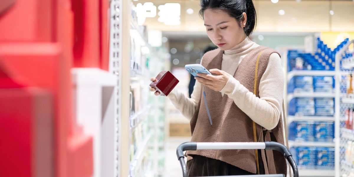 Senatul a adoptat recent un proiect legislativ care prevede introducerea etichetării digitale pentru produsele cosmetice, o măsură menită să crească transparența și să ofere consumatorilor informații mai accesibile