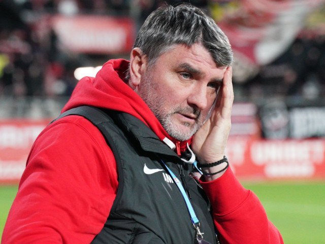 Adrian Mihalcea, antrenorul formației FC Pitești, a zguduit scena fotbalistică națională după ultima etapă a sezonului regulat, când a fost provocat să-și exprime opinia despre șansele echipei sale de a câștiga play-out-ul