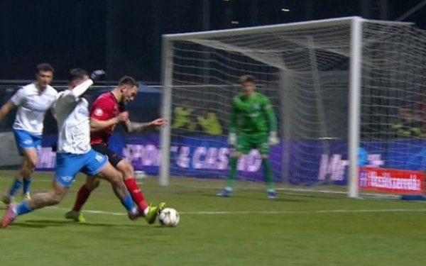 Controverse în SuperLigă: Farul îi contestă penalty-ul acordat pentru Csikszereda O nouă dispută aprinsă a marcat weekend-ul în cadrul Ligii 1, după ce echipa Farul Constanța a gestionat cu luciditate un incident care a stârnit controverse