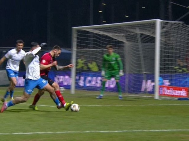 Controverse în SuperLigă: Farul îi contestă penalty-ul acordat pentru Csikszereda O nouă dispută aprinsă a marcat weekend-ul în cadrul Ligii 1, după ce echipa Farul Constanța a gestionat cu luciditate un incident care a stârnit controverse