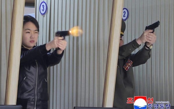 Kim Jong Un continuă să-și întărească imaginea de lider care menține controlul asupra forțelor militare ale Coreei de Nord, chiar și în contextul tensiunilor internaționale și al provocărilor legate de programul nuclear al regimului său