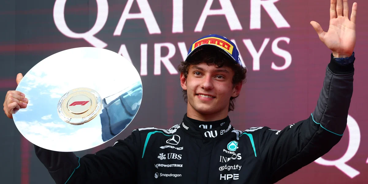 Kimi Antonelli a avut parte de un start de sezon promițător la Grand Prix-ul Australiei, reușind să încheie cursa pe poziția a doua, la doar câteva secunde în spatele câștigătorului George Russell