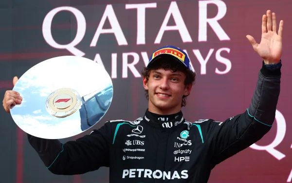 Kimi Antonelli a avut parte de un start de sezon promițător la Grand Prix-ul Australiei, reușind să încheie cursa pe poziția a doua, la doar câteva secunde în spatele câștigătorului George Russell