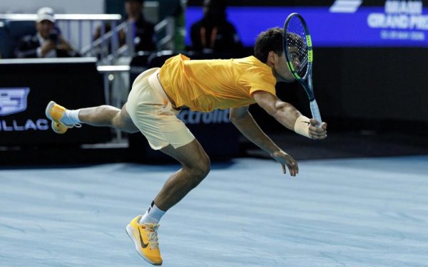 Surpriză la Miami: Sebastian Korda elimină favoritul Carlos Alcaraz în optimi, într-un meci dramatic Miami a fost martorul unui meci surpriză în această sezonă de Masters 1.000, când Sebastian Korda a reușit să învingă marele favorit al turneului, Carlos Alcaraz, într-un meci plin de tensiune și răsturnări de situație