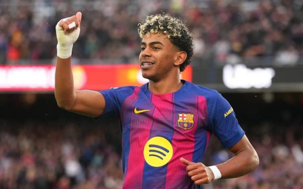 Lamine Yamal, tânărul talent al Barcelonei, a reușit să își depășească deja câteva recorduri impuse de legende precum Lionel Messi, reafirmând că promisiunile viitorului pot deveni adevărate realități ale fotbalului mondial
