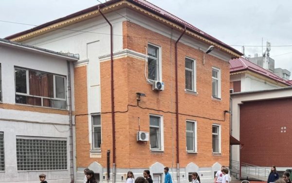 Modernizarea Liceului „Alexandru Vlahuță” din Sectorul 1, pe tapet în ședința Consiliului Local Un proiect ambițios de reabilitare și modernizare a Liceului Teoretic „Alexandru Vlahuță” din Sectorul 1 al Capitalei a fost supus votului în ședința Consiliului Local programată pentru 19 martie