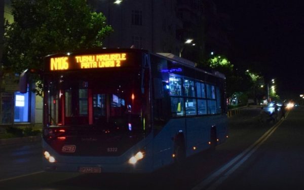 Trei trasee ale RATB-ului vor fi modificate în nopțile de 13/14 și 14/15 martie, din cauza unor lucrări de reparații și construcții în zona Piața Unirii, anunță conducerea Asociației de Dezvoltare Intercomunitară pentru Transport București-Ilfov (TPBI)