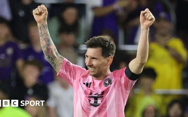 Javier Mascherano elogiază talentul incredibil al lui Lionel Messi, subliniind unicitatea sa în fotbalul mondial Înainte de partida de weekend dintre Inter Miami și DC United, antrenorul Javier Mascherano a făcut o declarație care a stârnit interesul întregii scene sportive: l-a caracterizat pe Lionel Messi drept „unul singur în felul său”