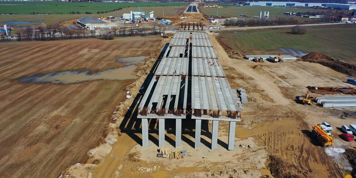 Autostrada A0 Nord, principala arteră de legătură între Capitală și zona de nord a județului Ilfov, se pregătește să primească pasageri în trafic încă din această vară, odată cu deschiderea parțială a primului lot
