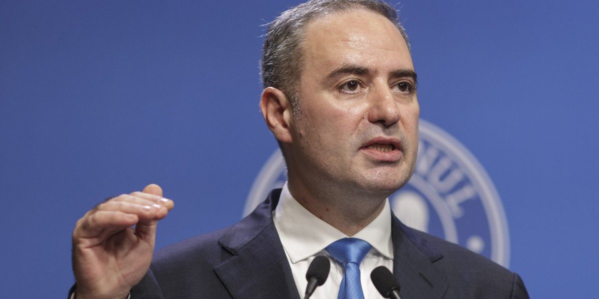 Ministrul Finanțelor, Alexandru Nazare, a prezentat vineri un bilanț optimist asupra bugetului național adoptat în ședința de Guvern, evidențiind un plan clar pentru relansarea economică a României în contextul dificil generat de actuala criză globală și de evenimentele tensionate din Orientul Mijlociu