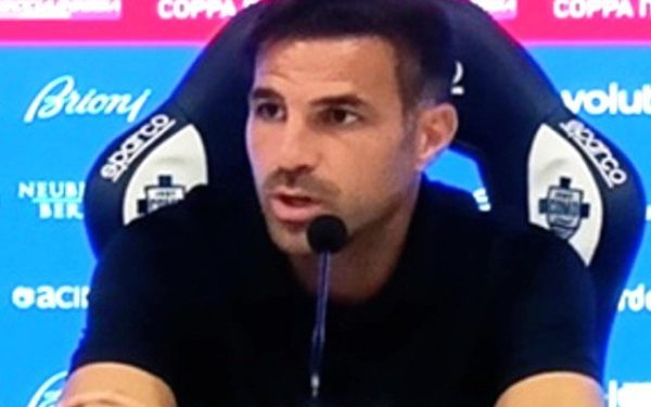 Dezastru pe teren: Fabregas și-a pierdut cumpătul și s-a napustit asupra lui Chivu după un meci de coșmar Ediția din această săptămână a Ligii Campionilor a fost marcată de un meci care va rămâne în amintirea fanilor fotbalului pentru toate motivele greșite