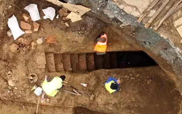 Zeci de morminte romane descoperite la șantierul spitalului din Constanța; primăria reclamă întârzieri și pierderi de fonduri