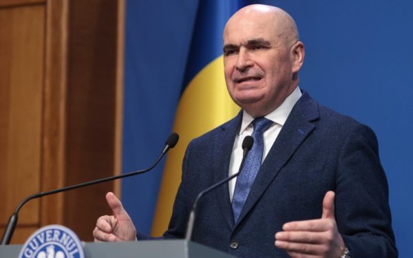 Premierul Ilie Bolojan clarifică poziția guvernului la câteva ore după declarațiile și comunicatul PSD legat de negocierile din coaliție Într-o declarație calmă, dar fermă, premierul Ilie Bolojan a adus o lumină clarificatoare asupra stadiului actual al negocierilor din coaliția de guvernare, după o zi în care tensiunile și declarațiile contradictorii au amplificat incertitudinea privind direcția bugetului național pentru anul în curs