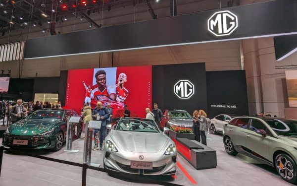 Europa resimte din plin influența ascensiunii producătorilor auto chinezi, care în prima lună a anului 2026 au înregistrat cifre record, marcând o schimbare semnificativă în peisajul industriei auto continentale