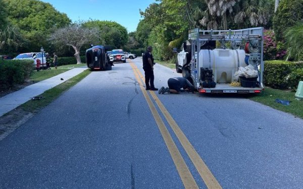 Tiger Woods, unul dintre cei mai cunoscuți și controversați jucători de golf din lume, a fost arestat vineri în Florida, după ce a implicat într-un accident rutier grav