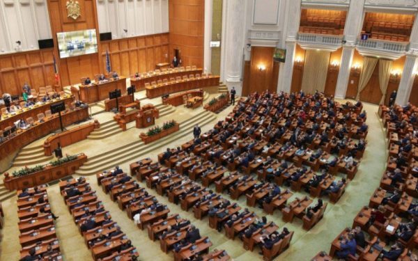 Deputații și senatorii din Parlamentul României au aprobat miercuri, în ședință reunită, solicitarea oficială a Statelor Unite privind dislocarea unor forțe și echipamente militare pe teritoriul României