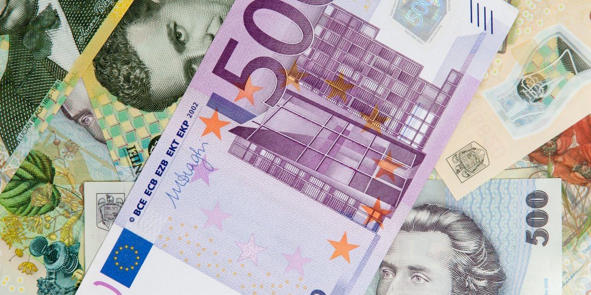 Dolarul crește, iar gramul de AUR se scumpește potrivit cursului BNR