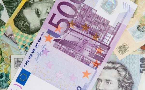 Dolarul crește, iar gramul de AUR se scumpește potrivit cursului BNR