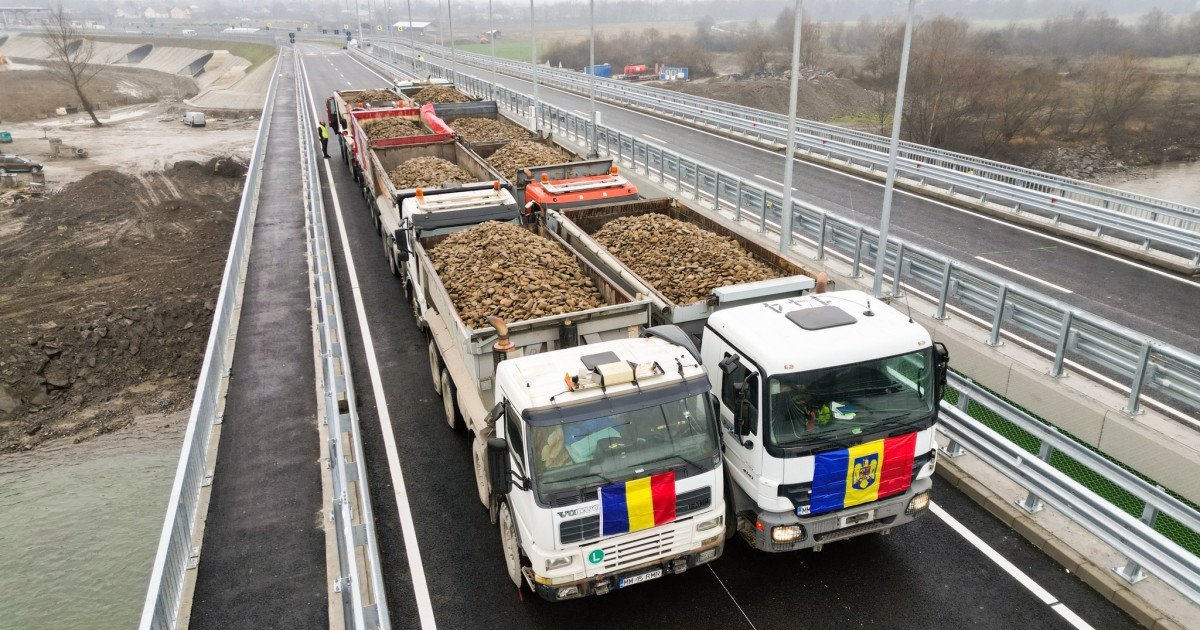 Noul pod peste Tisa, un pas important pentru relațiile transfrontaliere dintre România și Ucraina Un nou pod rutier peste râul Tisa, care va lega direct România de Ucraina, urmează să fie deschis traficului pe 15 iunie, anunță senatorul liberal Cristian Niculescu Ţâgârlaş