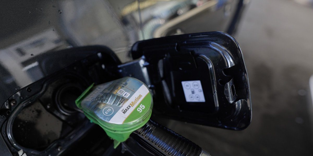 OMV Petrom anunță cea de-a doua majorare a prețurilor la carburanți în mai puțin de o săptămână, în contextul tensiunilor escalate în Orientul Mijlociu, care riscă să iasă rapid din gestionarea obișnuită a pieței energetice globale