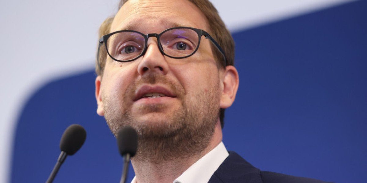 Dominic Fritz avertizează asupra crizei politice și economice în timp ce coaliția aflată la guvernare se confruntă cu tensiuni tot mai acute Liderul USR, Dominic Fritz, definește actuala situație politică și economică din România ca fiind gravă, iar în ultimele zile a venit cu o serie de declarații menite să clarifice poziția formațiunii sale într-un context marcat de atacuri dure din partea social-democraților