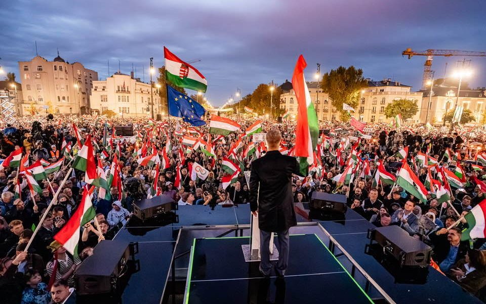 Ungaria în prag de alegeri: manifestație de masă împotriva guvernului Orban, organizată de opoziție Unul dintre cele mai mari proteste din ultimii ani a avut loc în Ungaria, fiind organizat de opozitie ca răspuns la tensiunile politice crescânde și în contextul apropiatelor alegeri legislative programate pentru 12 aprilie