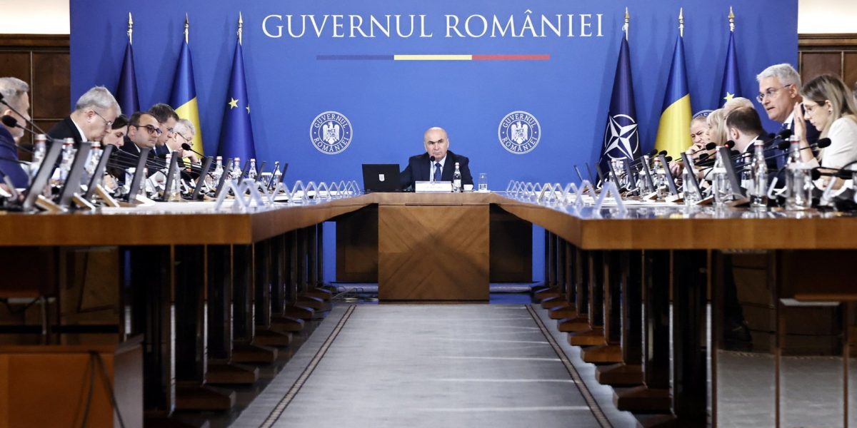 Guvernul amână ședința de adoptare a măsurilor pentru criza prețurilor la carburanți după ce Consiliul Economic și Social (CES) a refuzat să dea avizul consultativ, argumentând că proiectul nu satisface nevoile populației și partenerilor sociali