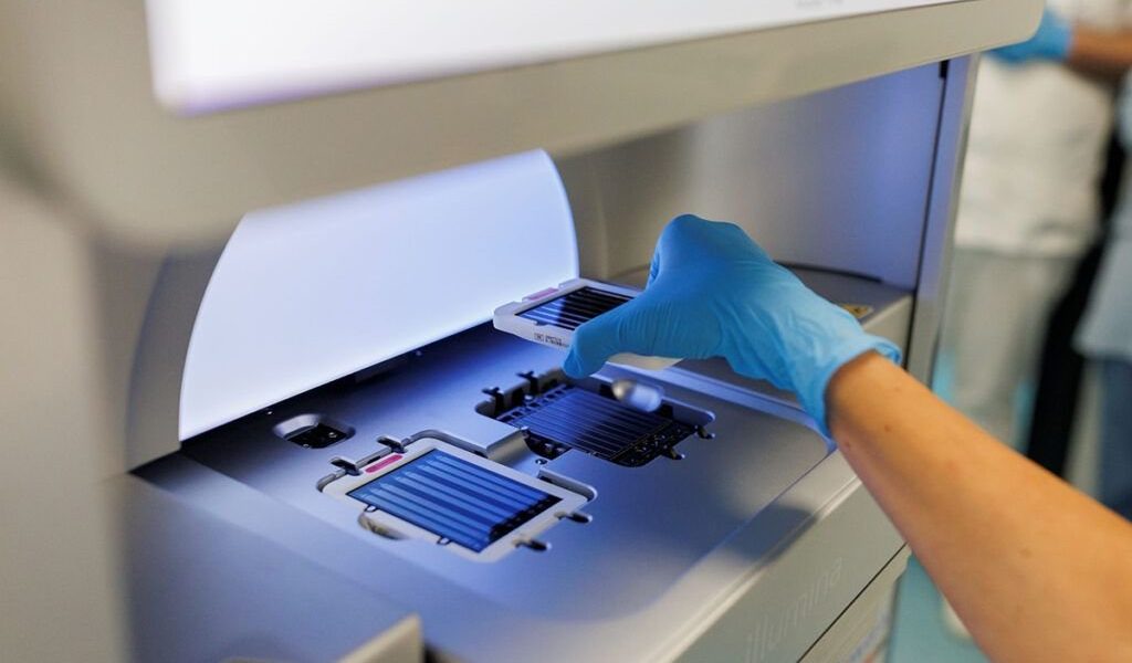 Primele rezultate ale studiului de genomică realizat de MedLife, bazat pe analiza a peste 3.000 de teste genetice, deschid un nou capitol în medicina personalizată din România
