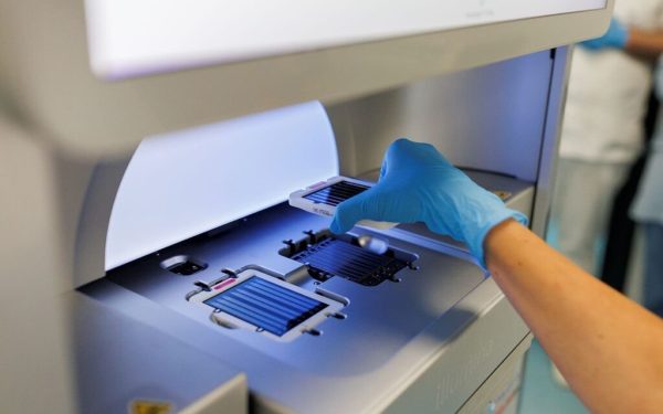 Primele rezultate ale studiului de genomică realizat de MedLife, bazat pe analiza a peste 3.000 de teste genetice, deschid un nou capitol în medicina personalizată din România