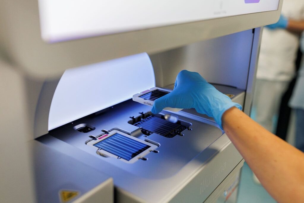 Primele rezultate ale studiului de genomică realizat de MedLife, bazat pe analiza a peste 3.000 de teste genetice, deschid un nou capitol în medicina personalizată din România