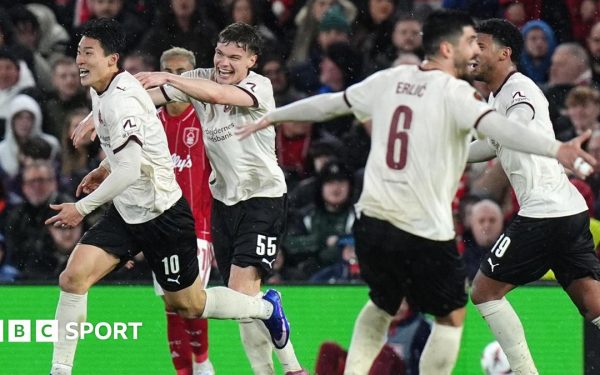 Cho Gue-sung a adus Midtjylland în avantaj în manșa tur a optimilor Europa League, sprijinind o victorie muncită în fața unui Nottingham Forest lipsit de precizie Un gol decisiv marcat în ultimele minute de substitute-ul Cho Gue-sung a adus formației daneze Midtjylland o victorie esențială pe terenul lui Nottingham Forest, scor 1-0, în manșa tur din optimile Europa League