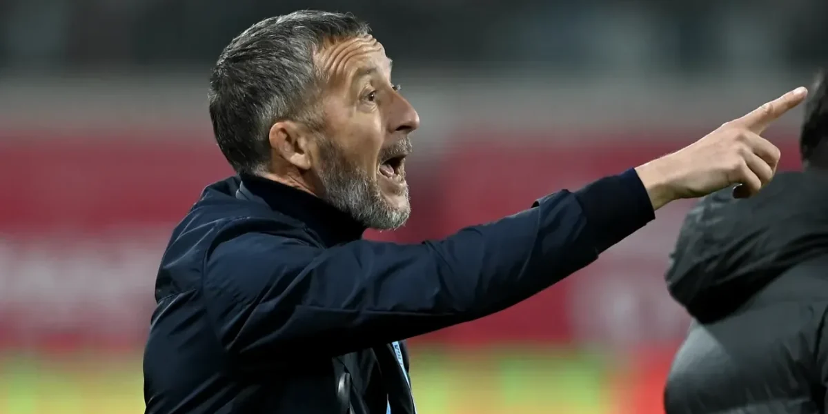 Mihai Stoica, un lider nostalgic și critic, iese din tăcere: „Nu Gigi Becali a câștigat meciurile cu PAOK!” Fanii FCSB au fost martorii unei declarații surprinzătoare din partea lui Mihai Stoica, care nu s-a sfiit să pună la îndoială rolul președintelui clubului, Gigi Becali, în succesul echipei din sezonul trecut