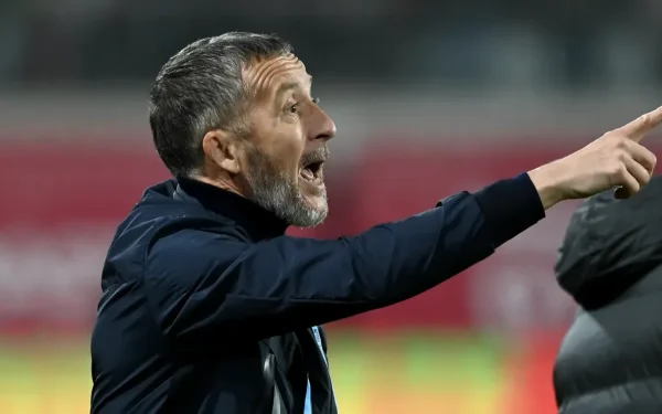 Mihai Stoica, un lider nostalgic și critic, iese din tăcere: „Nu Gigi Becali a câștigat meciurile cu PAOK!” Fanii FCSB au fost martorii unei declarații surprinzătoare din partea lui Mihai Stoica, care nu s-a sfiit să pună la îndoială rolul președintelui clubului, Gigi Becali, în succesul echipei din sezonul trecut