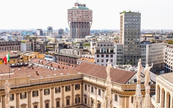Amenințare cu bombă la Palatul de Justiție din Milano: panică și evacuări de amploare Dimineața zilei de 17 martie a fost marcată de o alertă de securitate majoră la Palatul de Justiție din Milano, după ce au fost primite mai multe apeluri telefonice care anunțau prezența unor dispozitive explozive în clădire