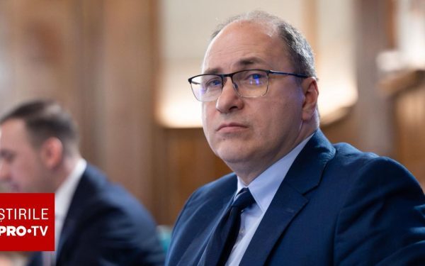 Mihai Dimian, ministrul Educației, promite creșterea dialogului și inaugurarea a peste 400 de noi posturi pentru creșe Mihai Dimian a depus marți jurământul de învestitură în funcția de ministru al Educației și Cercetării, într-o ceremonie la Palatul Cotroceni, promițând o abordare mai dialoguală și empatică în sistemul educațional românesc
