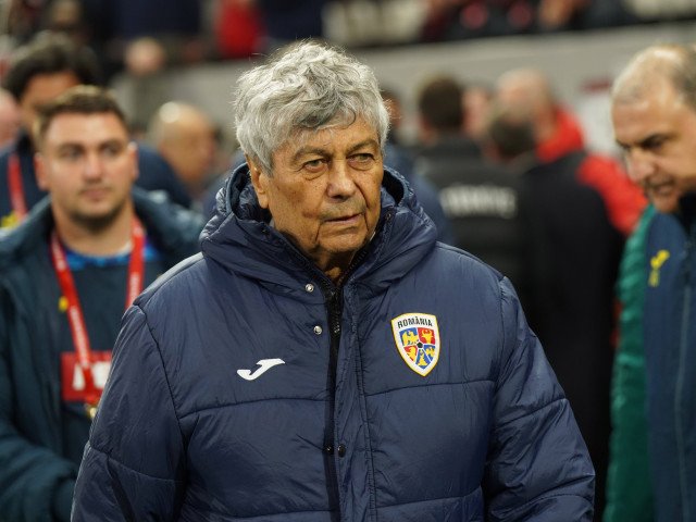 România în meciul cu Slovacia: Trei schimbări importante de echipă și un potential avertisment pentru selecționerul Mircea Lucescu Naționala de fotbal a României se pregătește pentru o partidă crucială în calificările pentru Campionatul Mondial din 2026, cu adversarii din Slovacia, programată pentru această săptămână la Bratislava