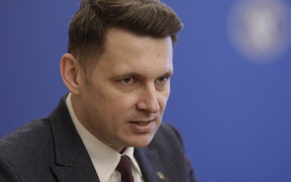 România și Statele Unite, parteneri strategici în contextul securității europene Președintele Senatului României, Mircea Abrudean, a reafirmat recent poziția națională de prioritizare a relației cu Statele Unite ale Americii, în contextul creșterii tensiunilor din regiunea Europei de Est