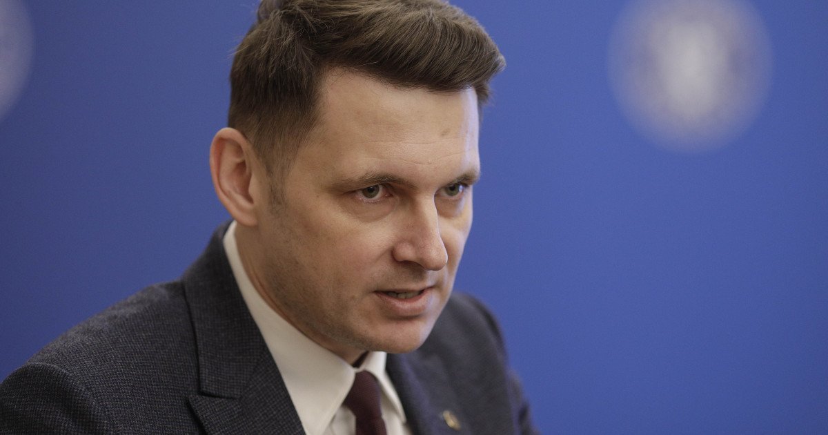 România și Statele Unite, parteneri strategici în contextul securității europene Președintele Senatului României, Mircea Abrudean, a reafirmat recent poziția națională de prioritizare a relației cu Statele Unite ale Americii, în contextul creșterii tensiunilor din regiunea Europei de Est