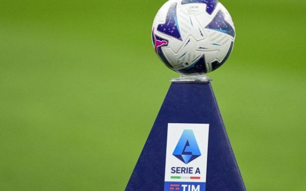 AC Milan, în căutarea revenirii în lupta pentru titlu, a încheiat etapa recentă cu o victorie clară în deplasare, în timp ce programul zilei din Serie A aduce un duel de mare impact între AS Roma și Juventus, ambele formații încercând să își consolideze pozițiile în clasament