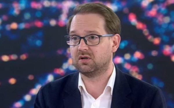 Domnic Fritz, președintele USR, a tras un semnal de alarmă luni seară, într-o intervenție la Digi24, referitor la negocierile tensionate din Parlament privind pachetul de ajutoare sociale, evidențiind poziția fermă a PSD
