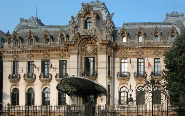 Ministrul Culturii garantează siguranța patrimoniului de la Muzeul „George Enescu” în urma îngrijorărilor apărute în presă Situația patrimoniului cultural din Muzeul Național „George Enescu” a fost, în sfârșit, clarificată după ce au apărut recent îngrijorări legate de eventuale condiții improprii de păstrare a obiectelor de valoare