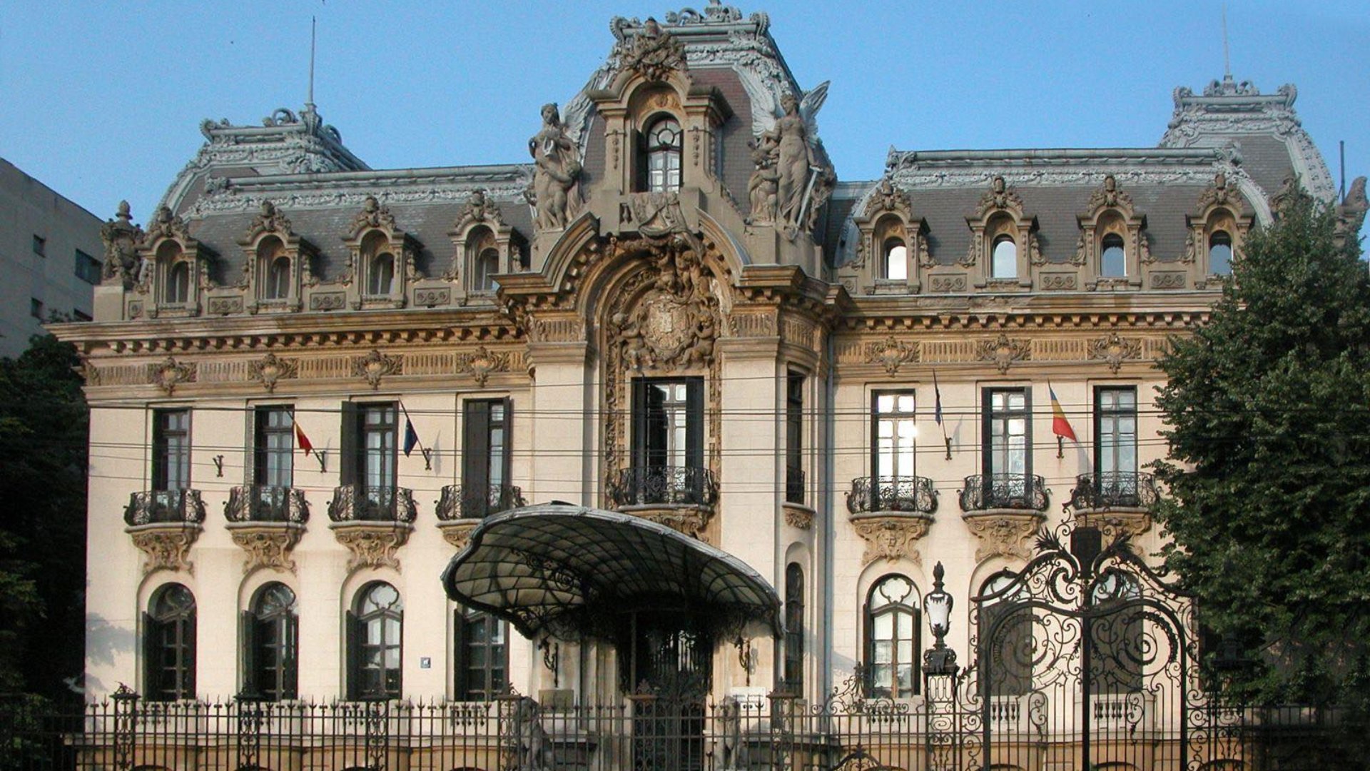 Ministrul Culturii garantează siguranța patrimoniului de la Muzeul „George Enescu” în urma îngrijorărilor apărute în presă Situația patrimoniului cultural din Muzeul Național „George Enescu” a fost, în sfârșit, clarificată după ce au apărut recent îngrijorări legate de eventuale condiții improprii de păstrare a obiectelor de valoare