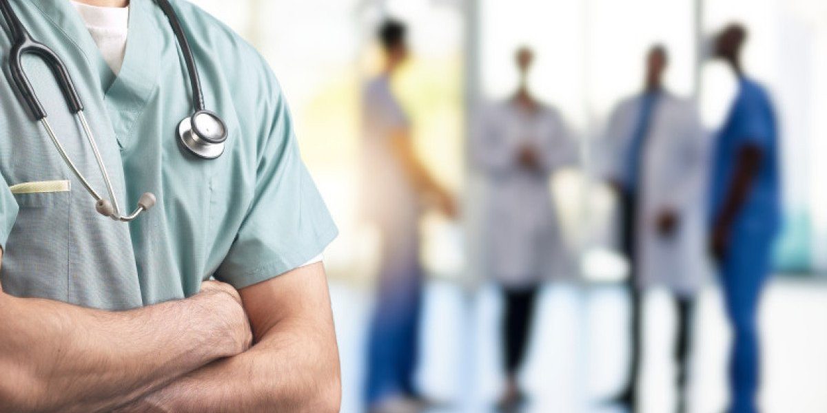 Cadrele medicale, protejate mai puternic împotriva agresiunilor: propunere de înăsprire a pedepselor O inițiativă legislativă audiată recent în parlament propune ca personalul medical, din spitale și unități sanitare, să beneficieze de o protecție penală similară cu cea acordată polițiștilor și militarilor în cazul agresiunilor