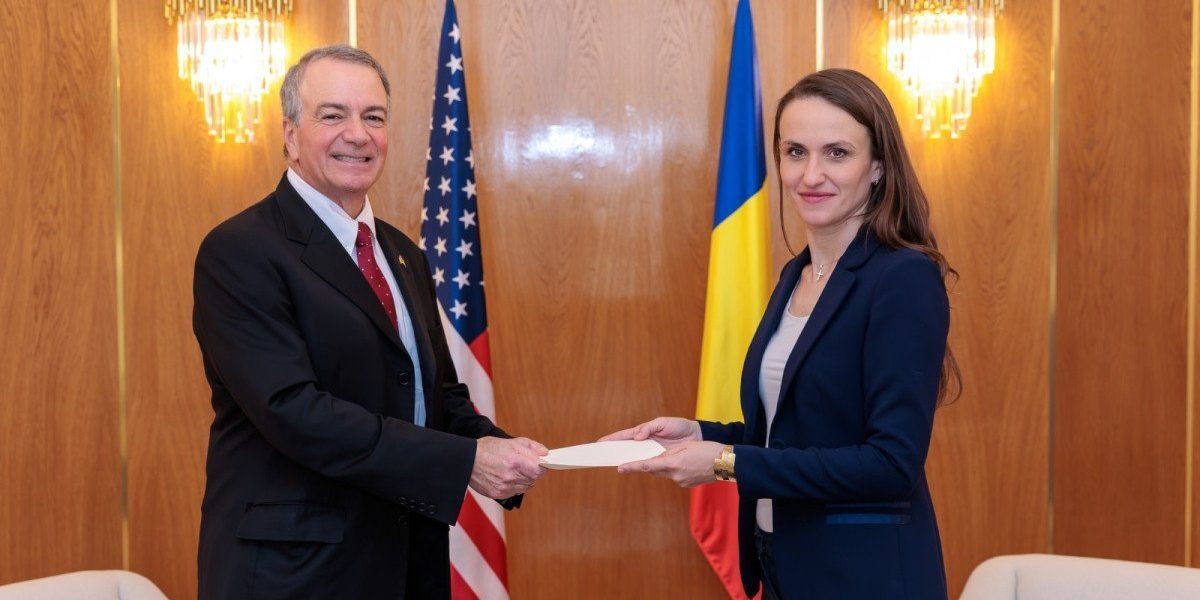 Statele Unite reafirmă sprijinul pentru România în contextul securității regionale Un accent important pe colaborarea strategică între SUA și România a fost pus recent în întâlnirea dintre ambasadorul american în România, Darryl Nirenberg, și ministrul afacerilor externe, Oana Ţoiu