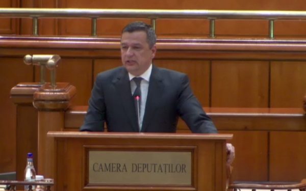 Liderul PSD Sorin Grindeanu a afirmat, miercuri, în timpul unei ședințe de plen comun dedicate dezbaterii solicitării Statelor Unite de a disloca echipamente și forțe militare pe teritoriul României, că suveranitatea autentică a unui stat nu poate fi construită prin izolare sau gesturi simbolice