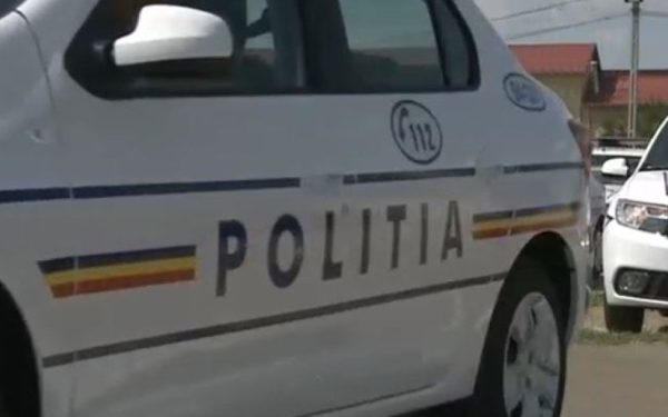 O femeie a fost grav rănită miercuri după-amiază în centrul Bucureștiului, după ce a fost prinsă într-un accident de circulație produs pe bulevardul Gheorghe Magheru, în apropierea Pieței Romană