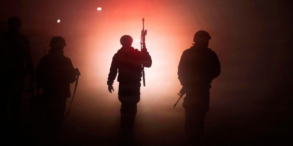 Utilizarea AI în operațiuni militare: între inovație și riscuri etice Într-un context în care tehnologia avansează cu rapiditate, armatele naționale explorează tot mai mult posibilitatea de a integra inteligența artificială în planificarea și conducerea operațiunilor militare