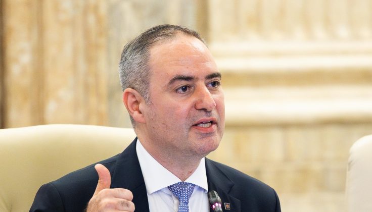 Ministrul Finanțelor, Alexandru Nazare, implicat într-un accident rutier minor în București Un incident rutier în care a fost implicat ministrul Finanțelor a avut loc sâmbătă pe o stradă din Sectorul 1 al Capitalei